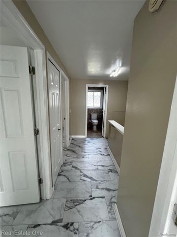 39394 Carrie Drive, Sterling Heights, MI 48313