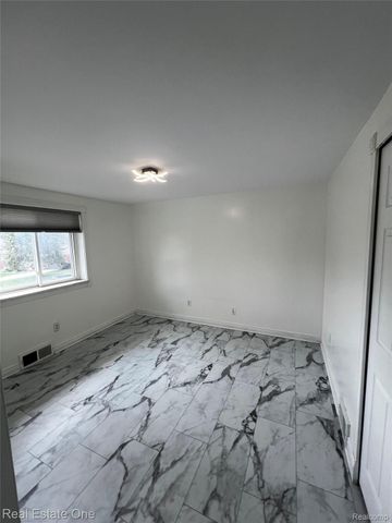39394 Carrie Drive, Sterling Heights, MI 48313