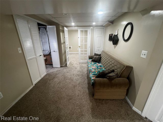 39394 Carrie Drive, Sterling Heights, MI 48313