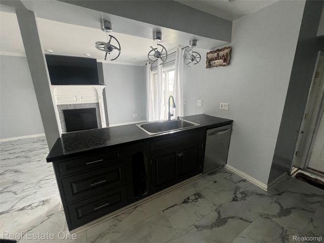 39394 Carrie Drive, Sterling Heights, MI 48313
