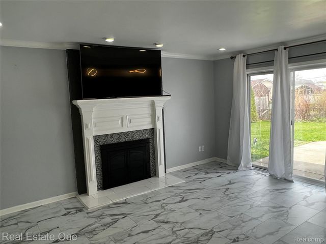 39394 Carrie Drive, Sterling Heights, MI 48313