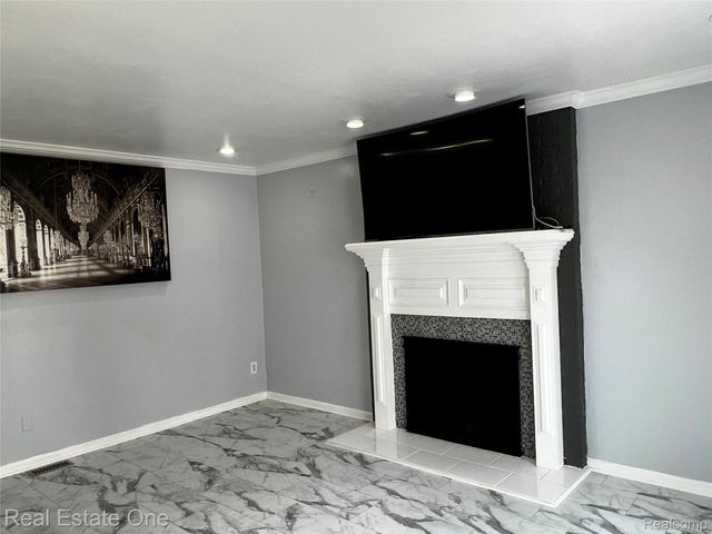 39394 Carrie Drive, Sterling Heights, MI 48313