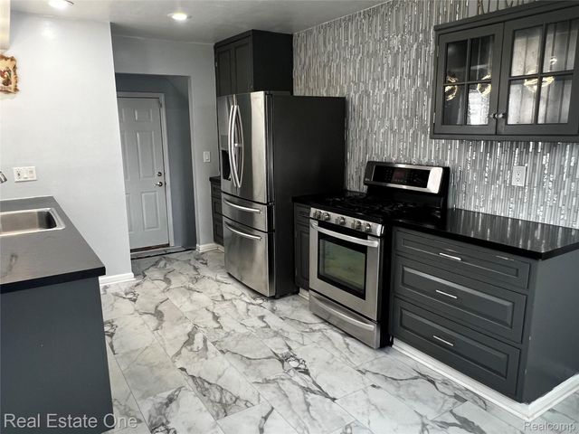 39394 Carrie Drive, Sterling Heights, MI 48313