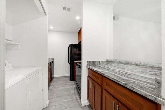 5001 Lamonte Lane 110, Houston, TX 77092