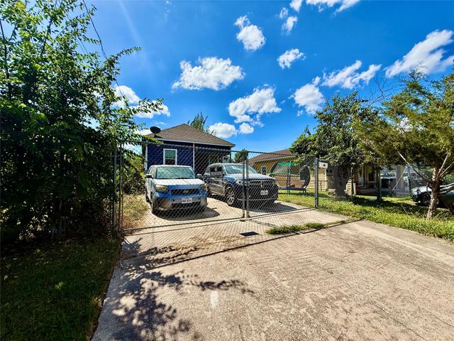 7808 Avenue F, Houston, TX 77012