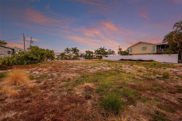 508 77TH STREET, Bradenton Beach, FL 34217