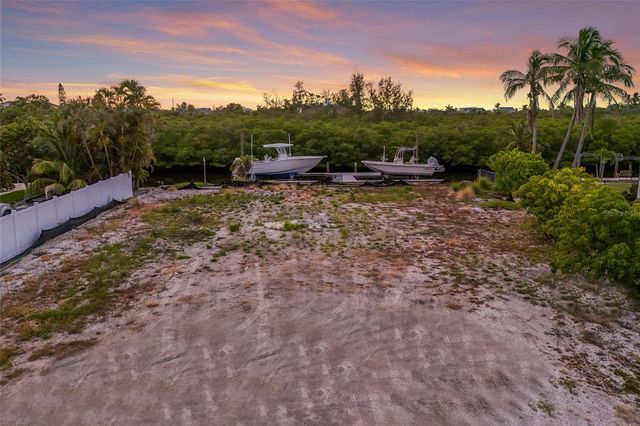 508 77TH STREET, Bradenton Beach, FL 34217