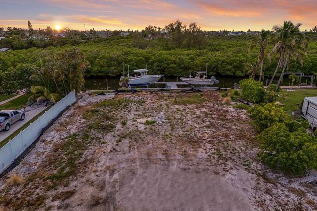 508 77TH STREET, Bradenton Beach, FL 34217