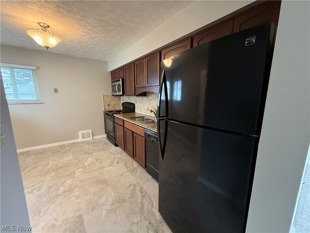 6095 Stark Drive, Brook Park, OH 44142