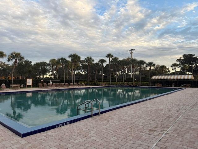 7117 71st Way, West Palm Beach, FL 33407