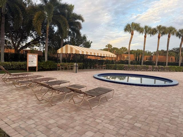 7117 71st Way, West Palm Beach, FL 33407