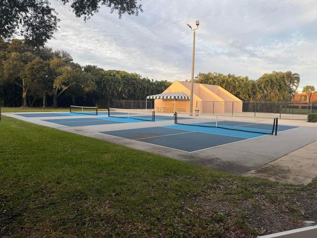 7117 71st Way, West Palm Beach, FL 33407