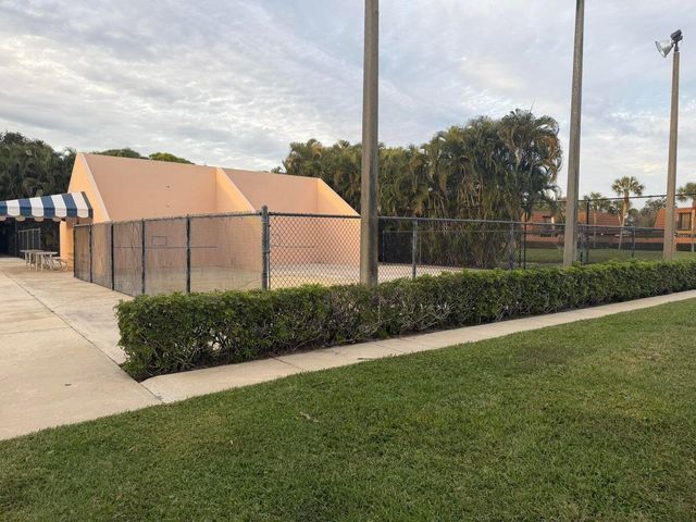 7117 71st Way, West Palm Beach, FL 33407