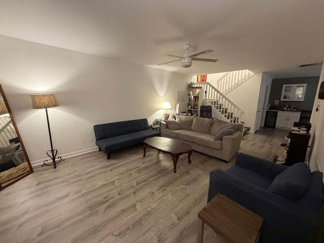 7117 71st Way, West Palm Beach, FL 33407