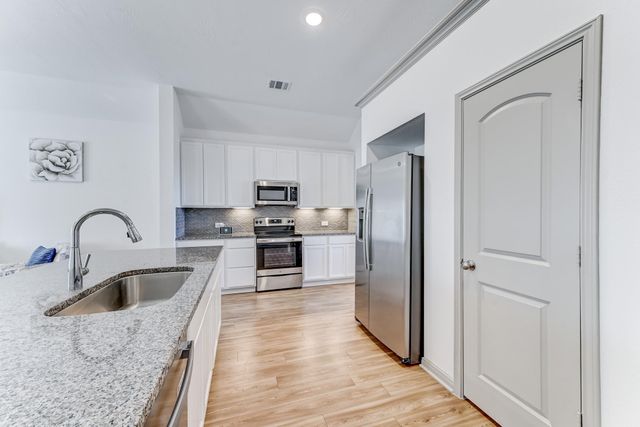 204 Shoreview Drive, Conroe, TX 77303