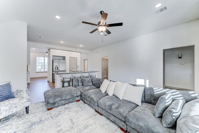 204 Shoreview Drive, Conroe, TX 77303