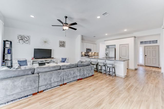 204 Shoreview Drive, Conroe, TX 77303