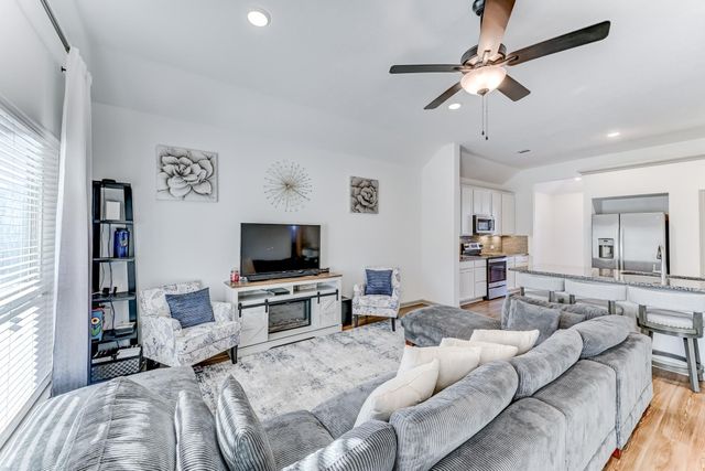 204 Shoreview Drive, Conroe, TX 77303