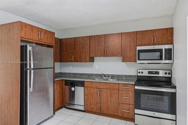 219 SW 21st Way, Fort Lauderdale, FL 33312