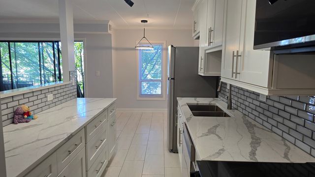 6330 Lincoln Avenue 4J, Morton Grove, IL 60053