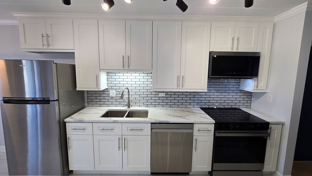 6330 Lincoln Avenue 4J, Morton Grove, IL 60053