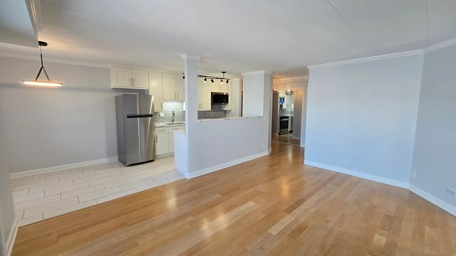 6330 Lincoln Avenue 4J, Morton Grove, IL 60053