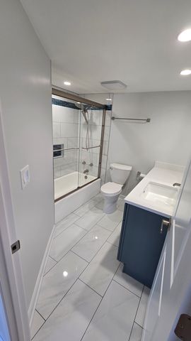 6330 Lincoln Avenue 4J, Morton Grove, IL 60053