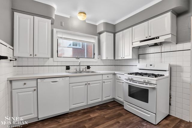 943 Harcourt Road, Grosse Pointe Park, MI 48230