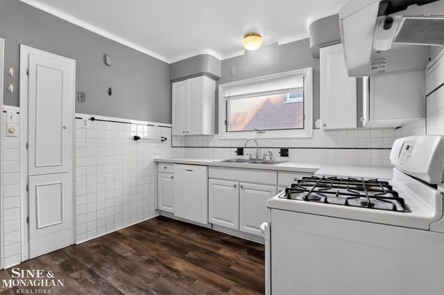 943 Harcourt Road, Grosse Pointe Park, MI 48230