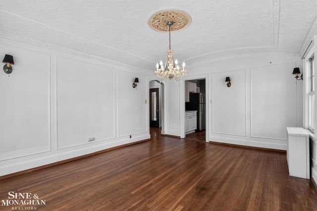 943 Harcourt Road, Grosse Pointe Park, MI 48230