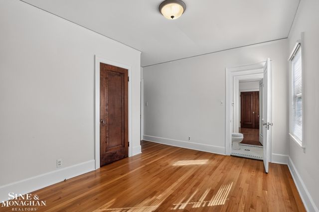 943 Harcourt Road, Grosse Pointe Park, MI 48230