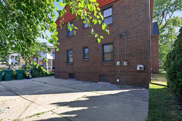 943 Harcourt Road, Grosse Pointe Park, MI 48230
