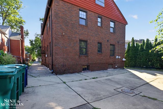 943 Harcourt Road, Grosse Pointe Park, MI 48230