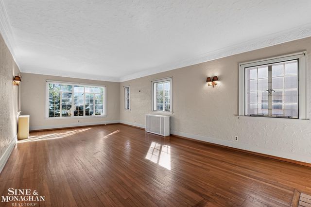 943 Harcourt Road, Grosse Pointe Park, MI 48230
