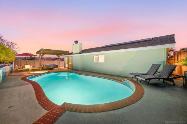 8450 Angila Dr, Santee, CA 92071