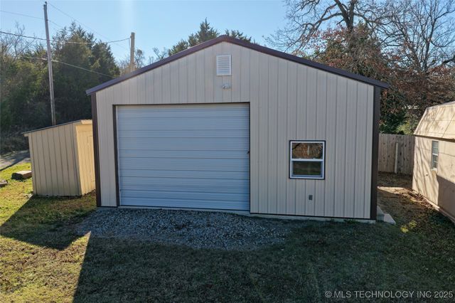 233 Betty Road, Eufaula, OK 74432