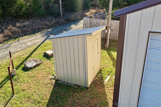 233 Betty Road, Eufaula, OK 74432