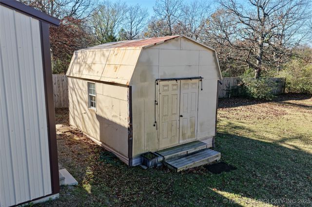 233 Betty Road, Eufaula, OK 74432