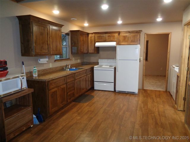 233 Betty Road, Eufaula, OK 74432