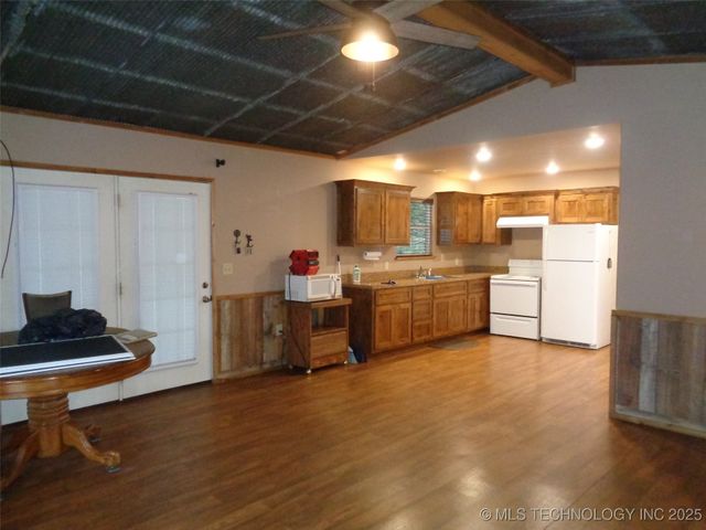 233 Betty Road, Eufaula, OK 74432