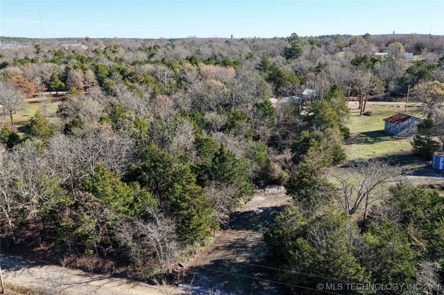 233 Betty Road, Eufaula, OK 74432