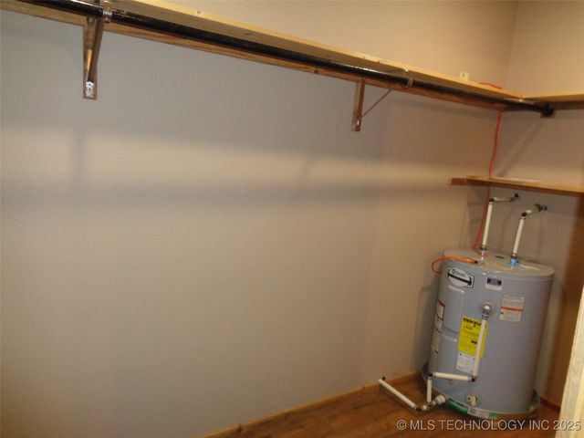 233 Betty Road, Eufaula, OK 74432