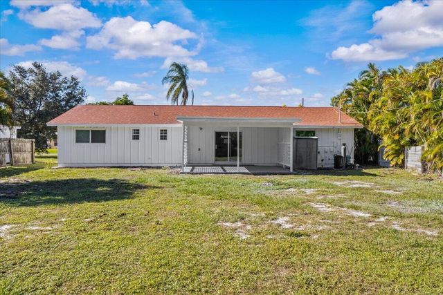 8379 SE Camellia Drive, Hobe Sound, FL 33455