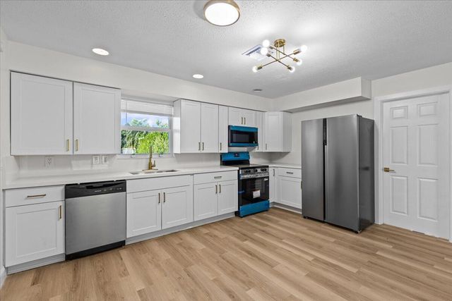 8379 SE Camellia Drive, Hobe Sound, FL 33455