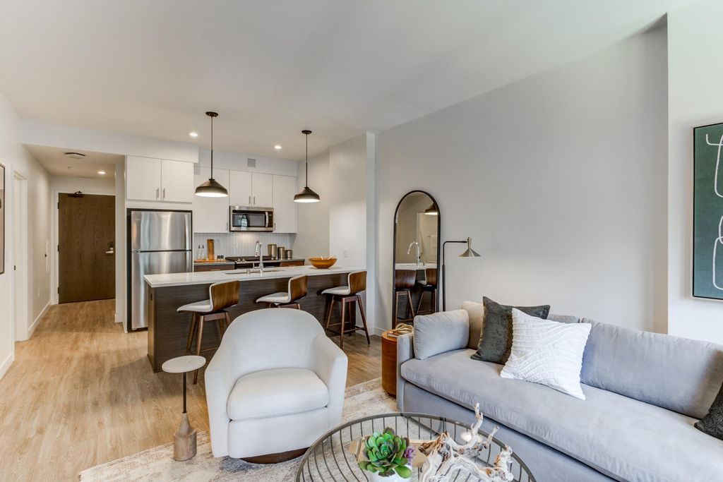 270 Hennepin Avenue 1219, Minneapolis, MN 55401