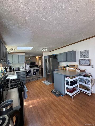 195 Apollo, Flushing, MI 48433