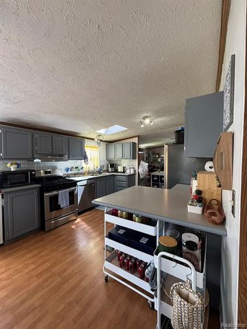195 Apollo, Flushing, MI 48433