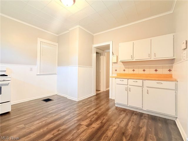1147 Newton Street, Akron, OH 44305