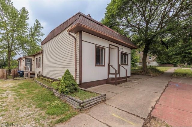 1147 Newton Street, Akron, OH 44305