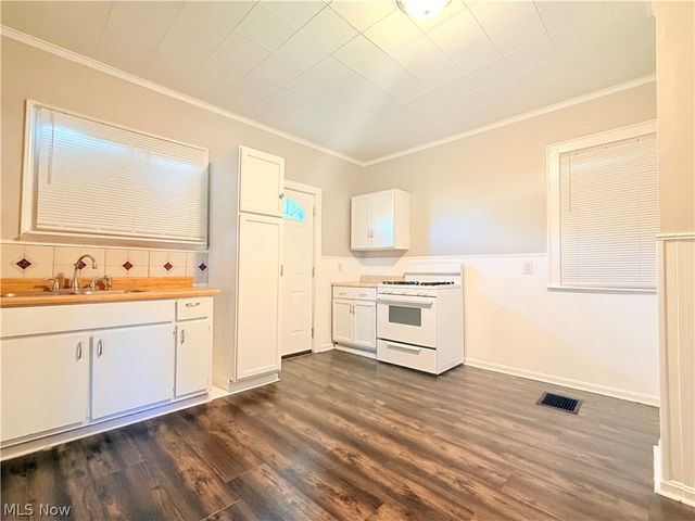 1147 Newton Street, Akron, OH 44305